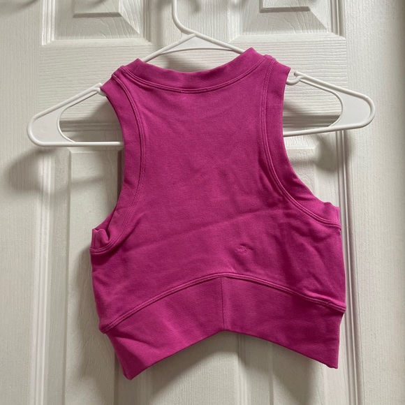 NEW XS Pink Crop Top - Picture 2 of 3